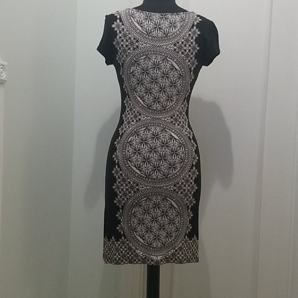 Dresses - Picture 3 of 3